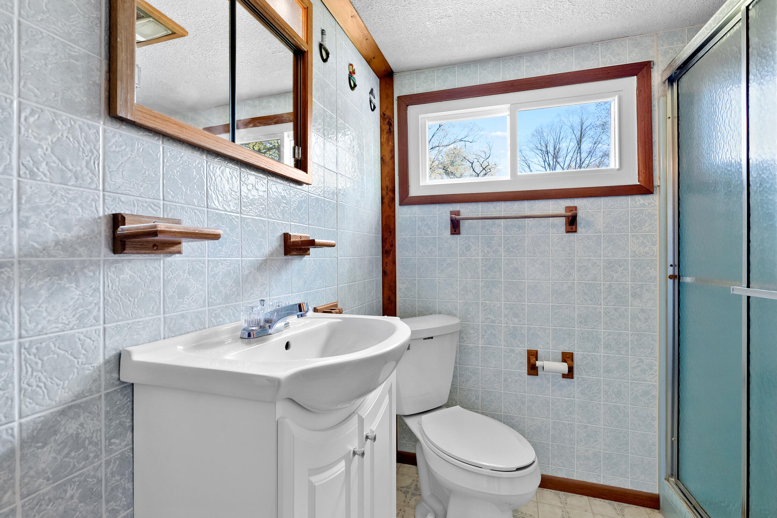 52320 Sheridan Road Paw Paw, MI 49079 - Photo 35 of 44 Upstairs full bath