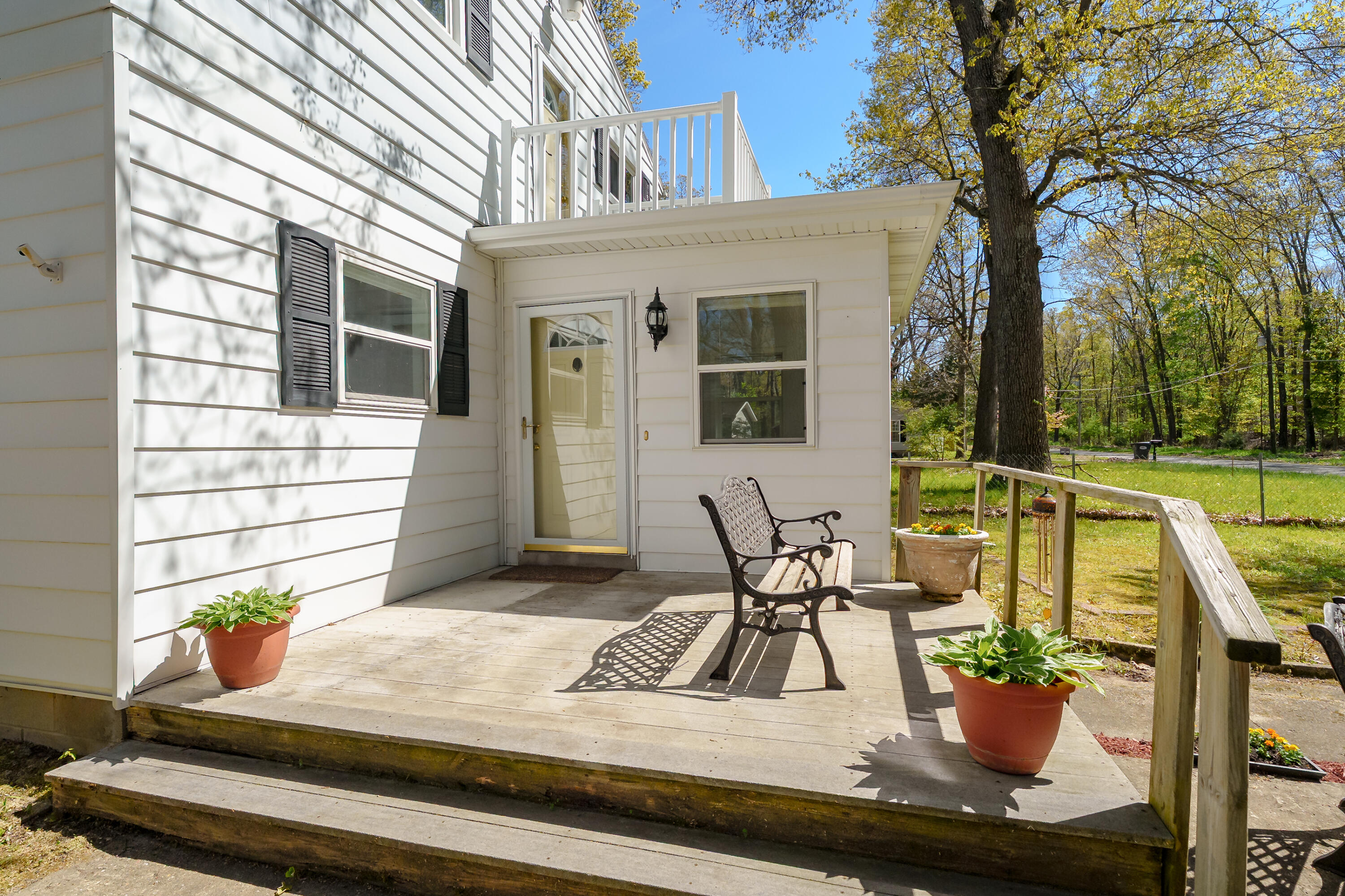 52320 Sheridan Road Paw Paw, MI 49079 - Photo 37 of 44 Lounge area/deck