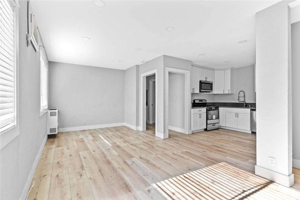 7137 Greeley Street, Unit 4 Tujunga, CA 91042 - Photo 5 of 29