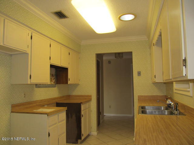 8572 Old Plank Road Jacksonville, FL 32220 - Photo 3 of 19 Kitchen