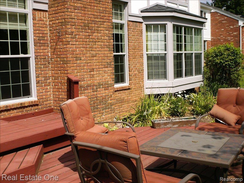 1266 Sandy Ridge Drive Rochester, MI 48306 - Photo 20 of 25 Deck