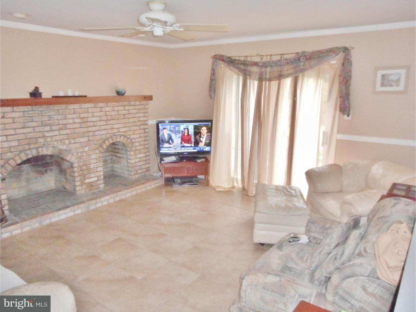 15 Polaris Road Sewell, NJ 08080 - Photo 13 of 24 Family Room