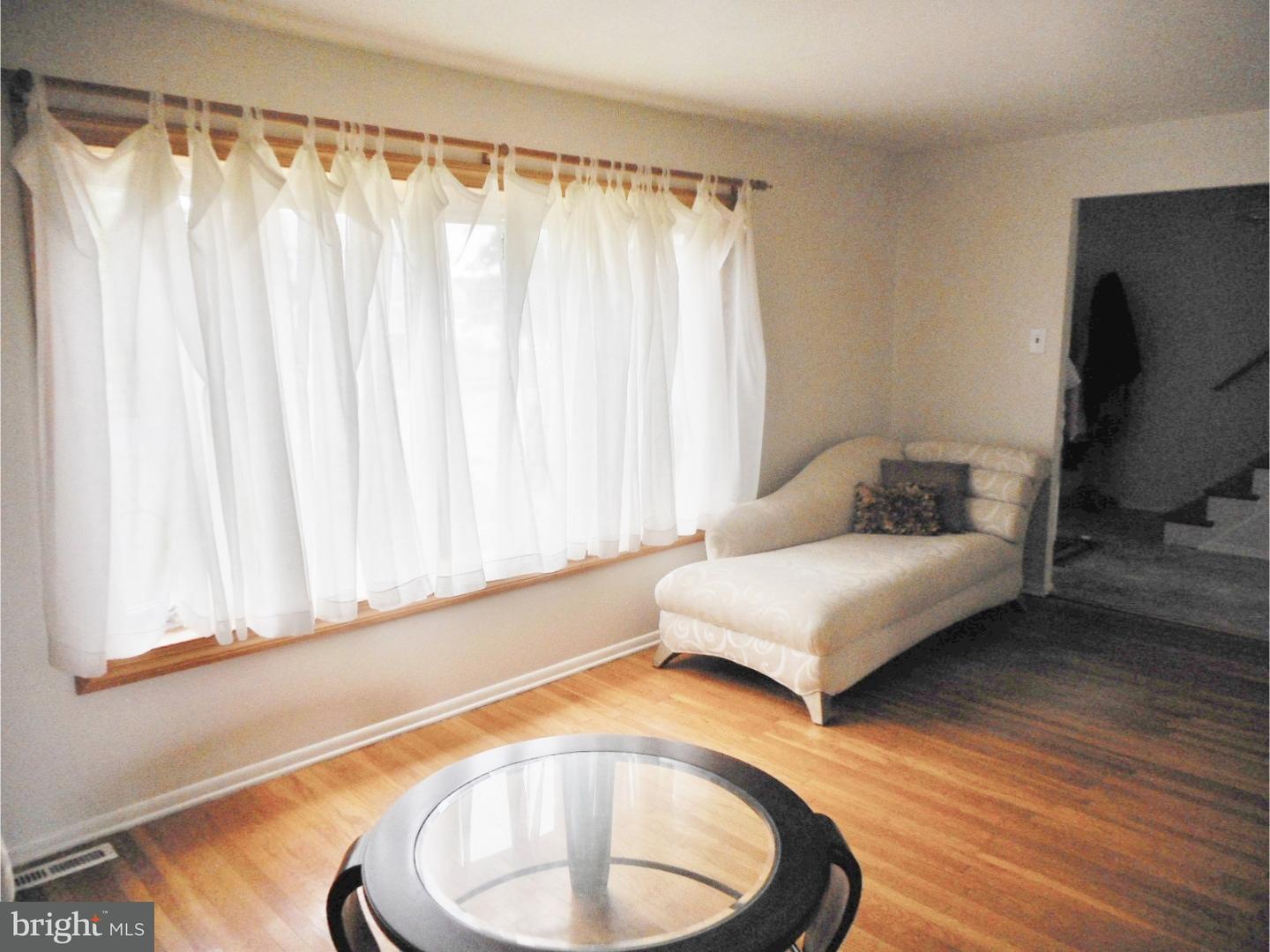 15 Polaris Road Sewell, NJ 08080 - Photo 4 of 24 Living Room
