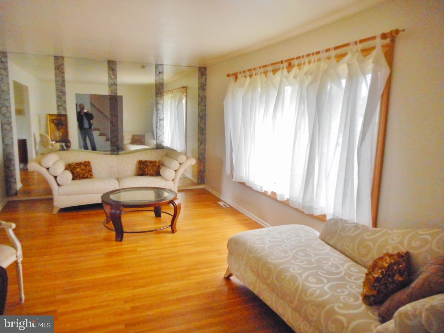 15 Polaris Road Sewell, NJ 08080 - Photo 6 of 24 Living Room