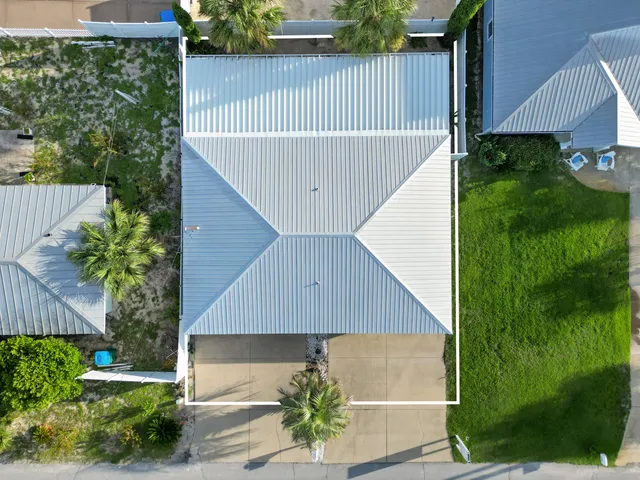 a view of a house with backyard and sitting area