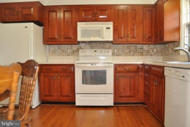 8300 Wickham Road Springfield, VA 22152 - Photo 8 of 24 Kitchen