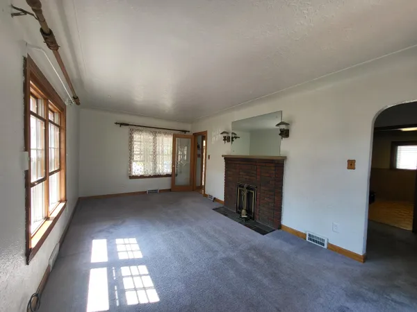 $190,000 | 15282 Regina Avenue, Allen Park, MI 48101