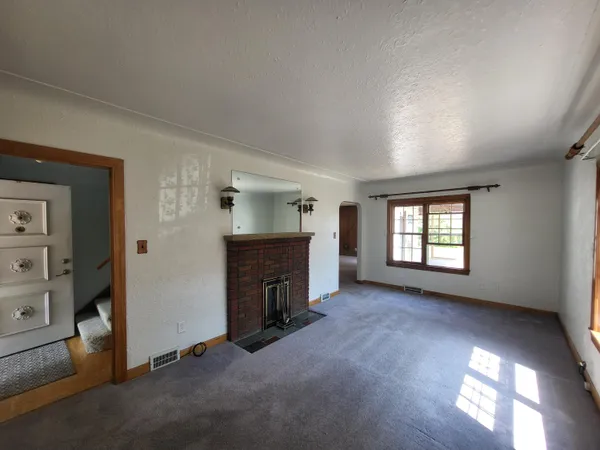 $190,000 | 15282 Regina Avenue, Allen Park, MI 48101