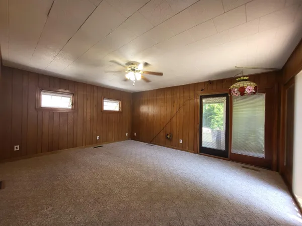 $190,000 | 15282 Regina Avenue, Allen Park, MI 48101