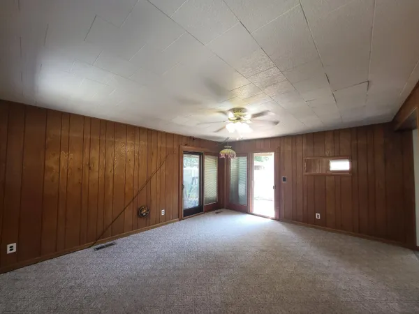 $190,000 | 15282 Regina Avenue, Allen Park, MI 48101