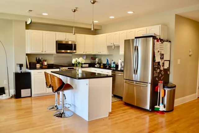 $3,900 | 1306 Columbia Road, Unit 4E, Boston, MA 02127