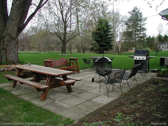 1618 Indian Road Lapeer, MI 48446 - Photo 5 of 13 1618 Indian patio spring