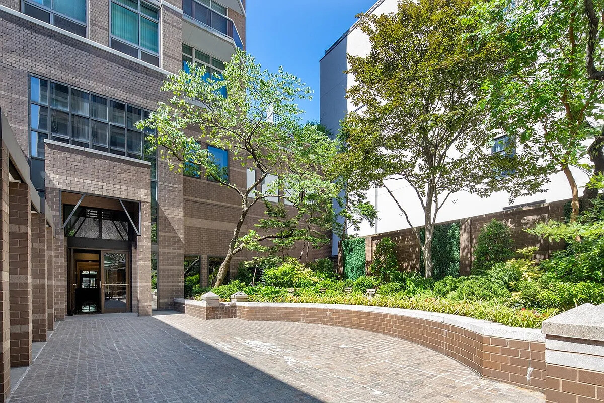 188 East 64th Street, Unit 2006 Manhattan, NY 10065 - Photo 12 of 16