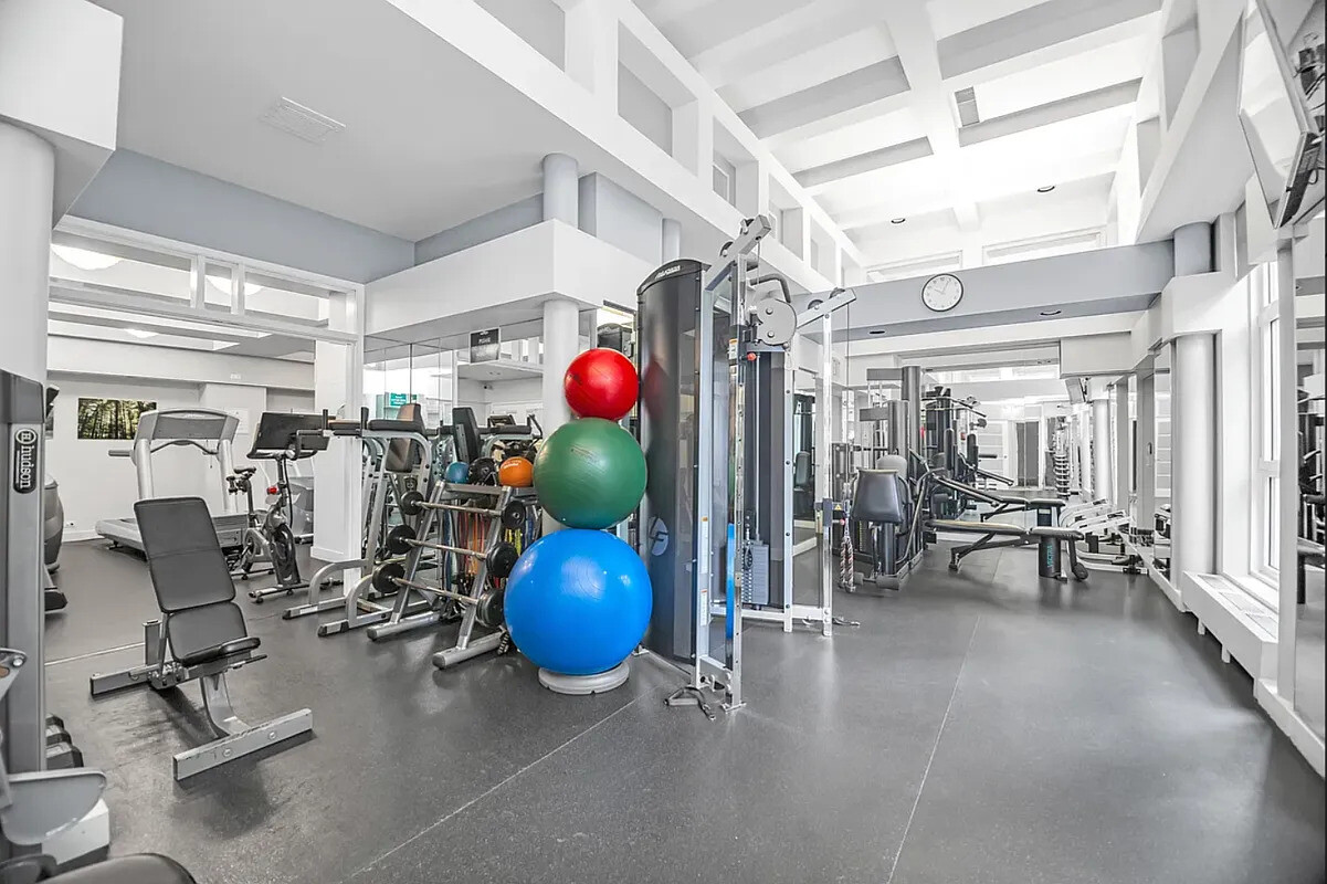 188 East 64th Street, Unit 2006 Manhattan, NY 10065 - Photo 15 of 16