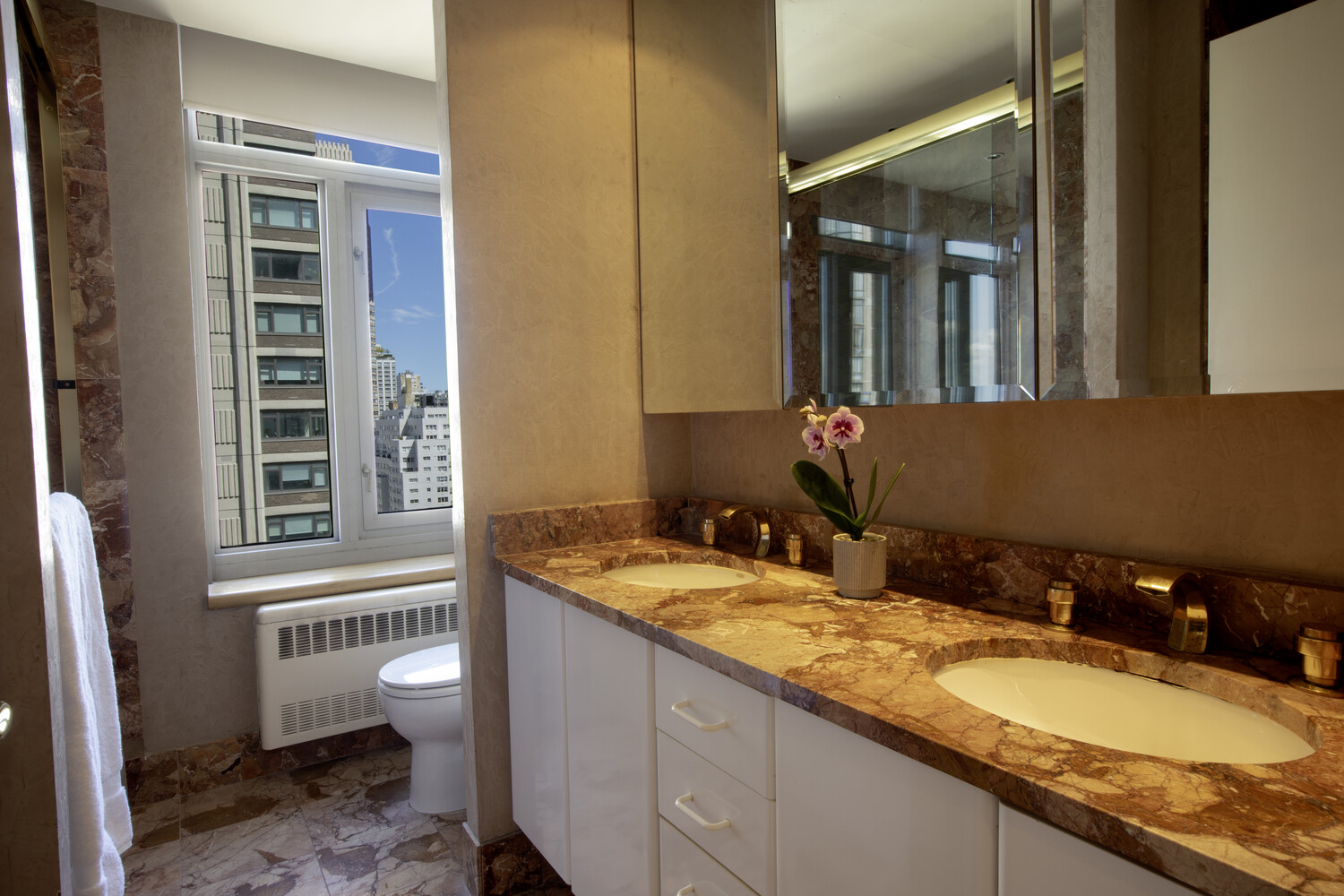 188 East 64th Street, Unit 2006 Manhattan, NY 10065 - Photo 9 of 16