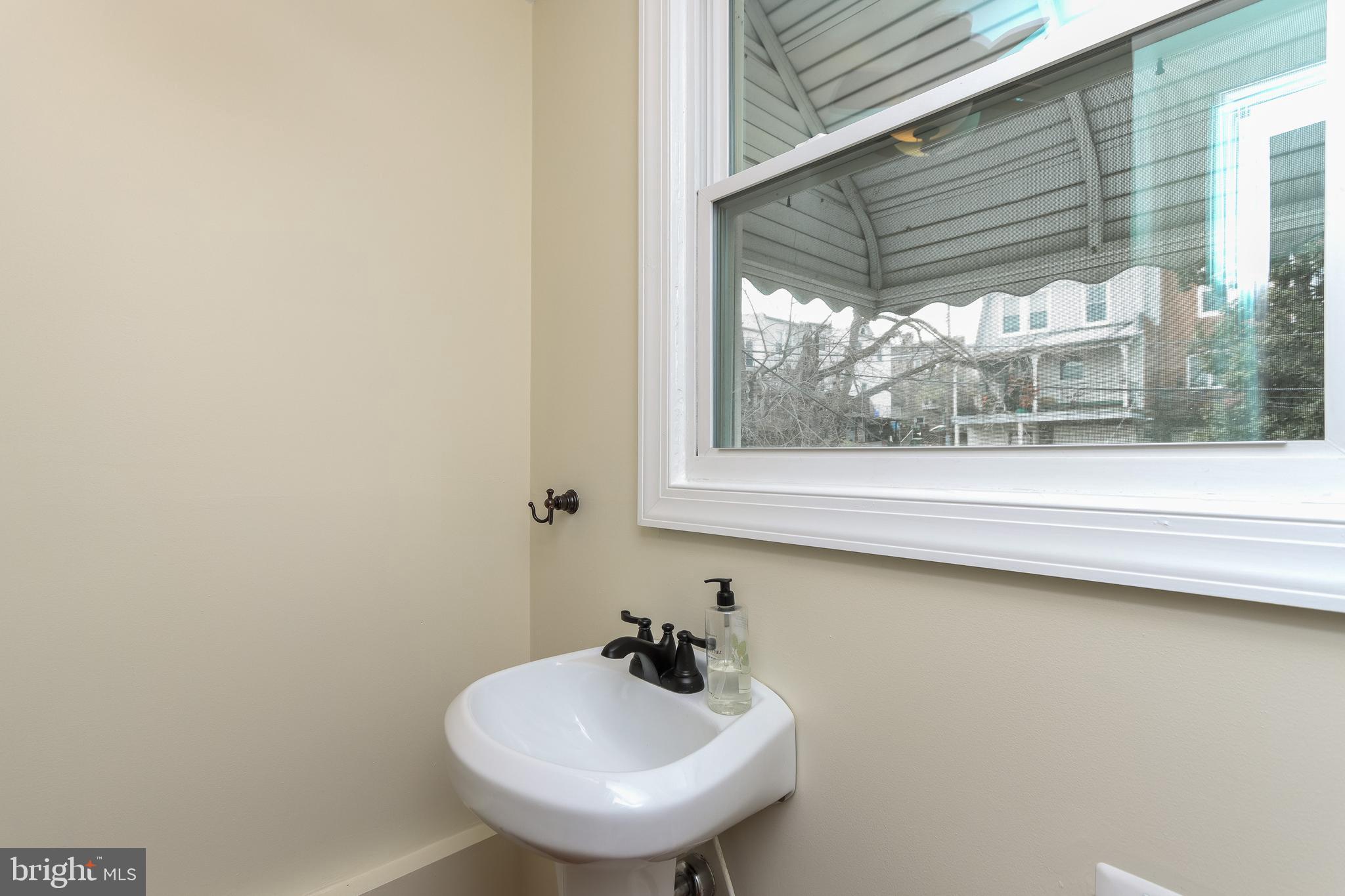 3602 Ednor Road Baltimore, MD 21218 - Photo 21 of 43