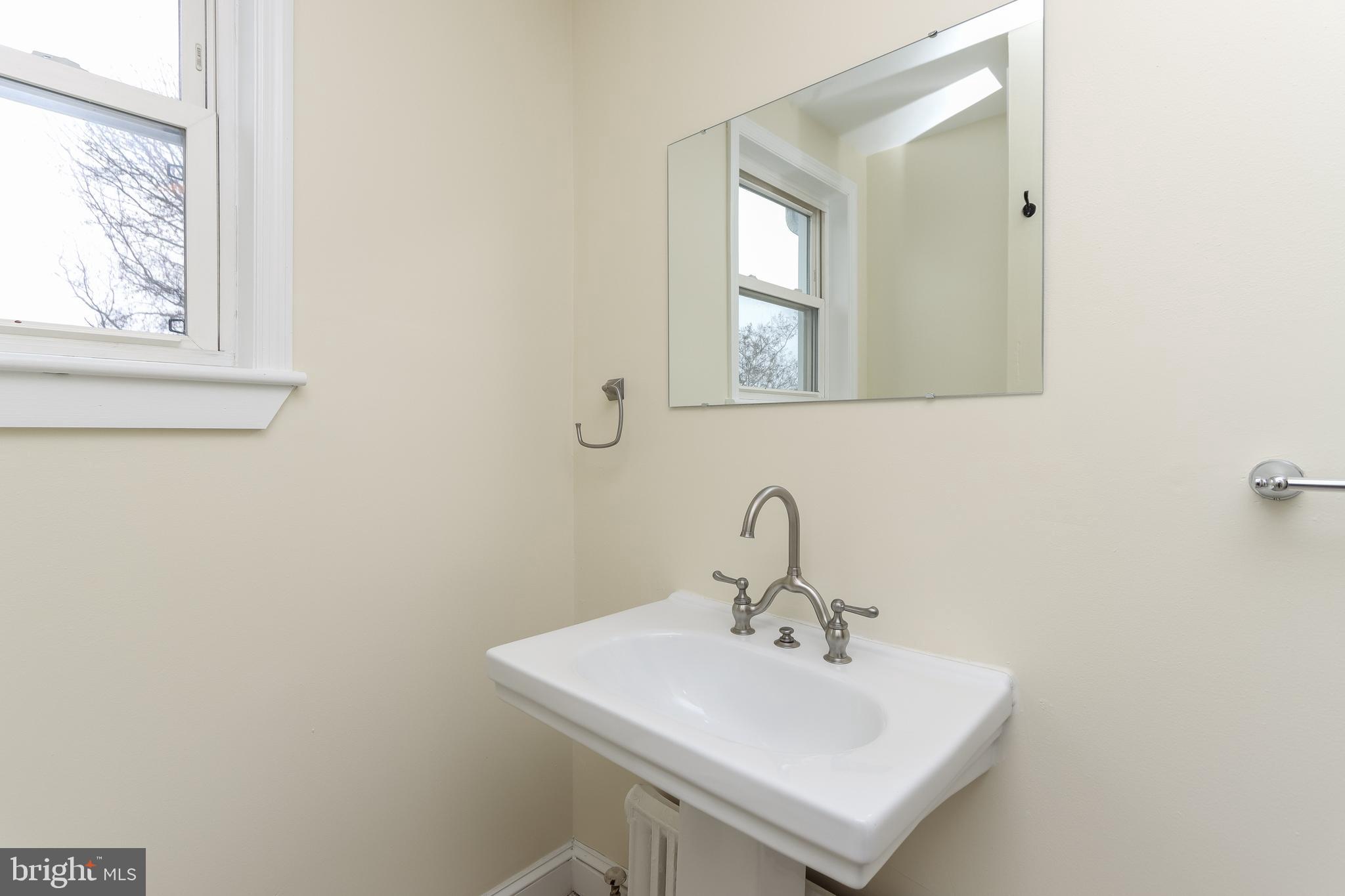3602 Ednor Road Baltimore, MD 21218 - Photo 29 of 43