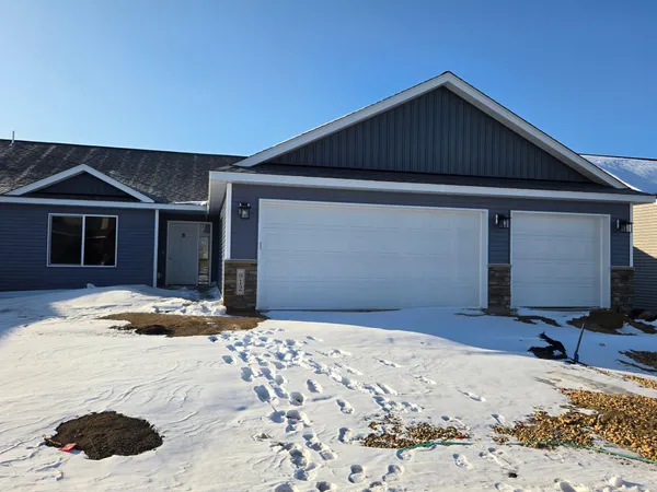 $329,900 | 912 Katelyn Circle, Montgomery, MN 56069