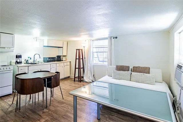 $850 | 2238 1/2 Octavia Street, New Orleans, LA 70115