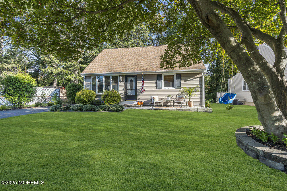 415 Robbins Road Neptune Township, NJ 07753 - Photo 3 of 45 007_dsc01742-1_920
