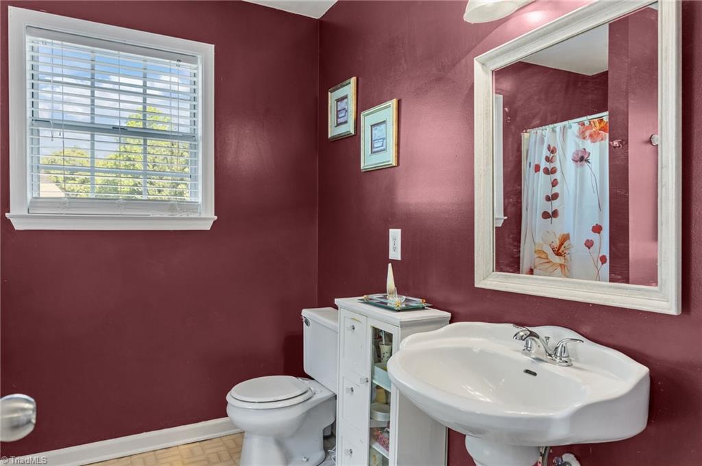 3922 Landover Drive High Point, NC 27265 - Photo 19 of 34