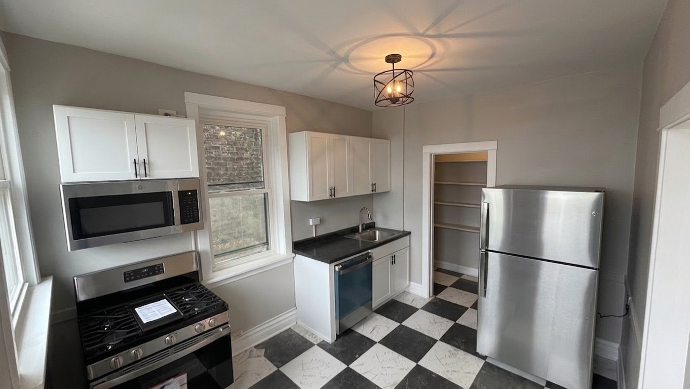 440 South Ridgeland Avenue, Unit 2S Oak Park, IL 60302 - Photo 2 of 9