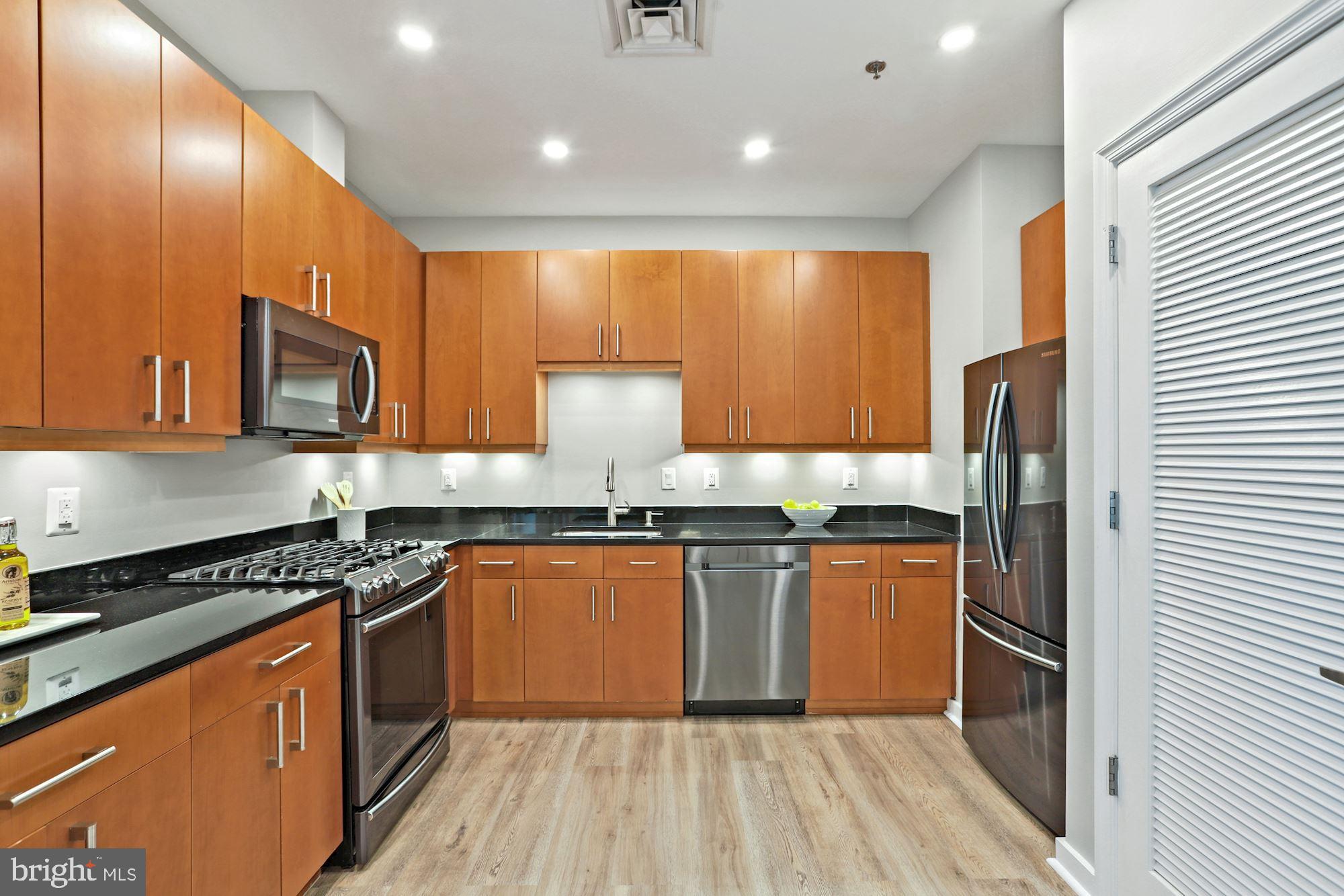 675 E Street Northwest, Unit 350 Washington, DC 20004 - Photo 7 of 23 Kitchen