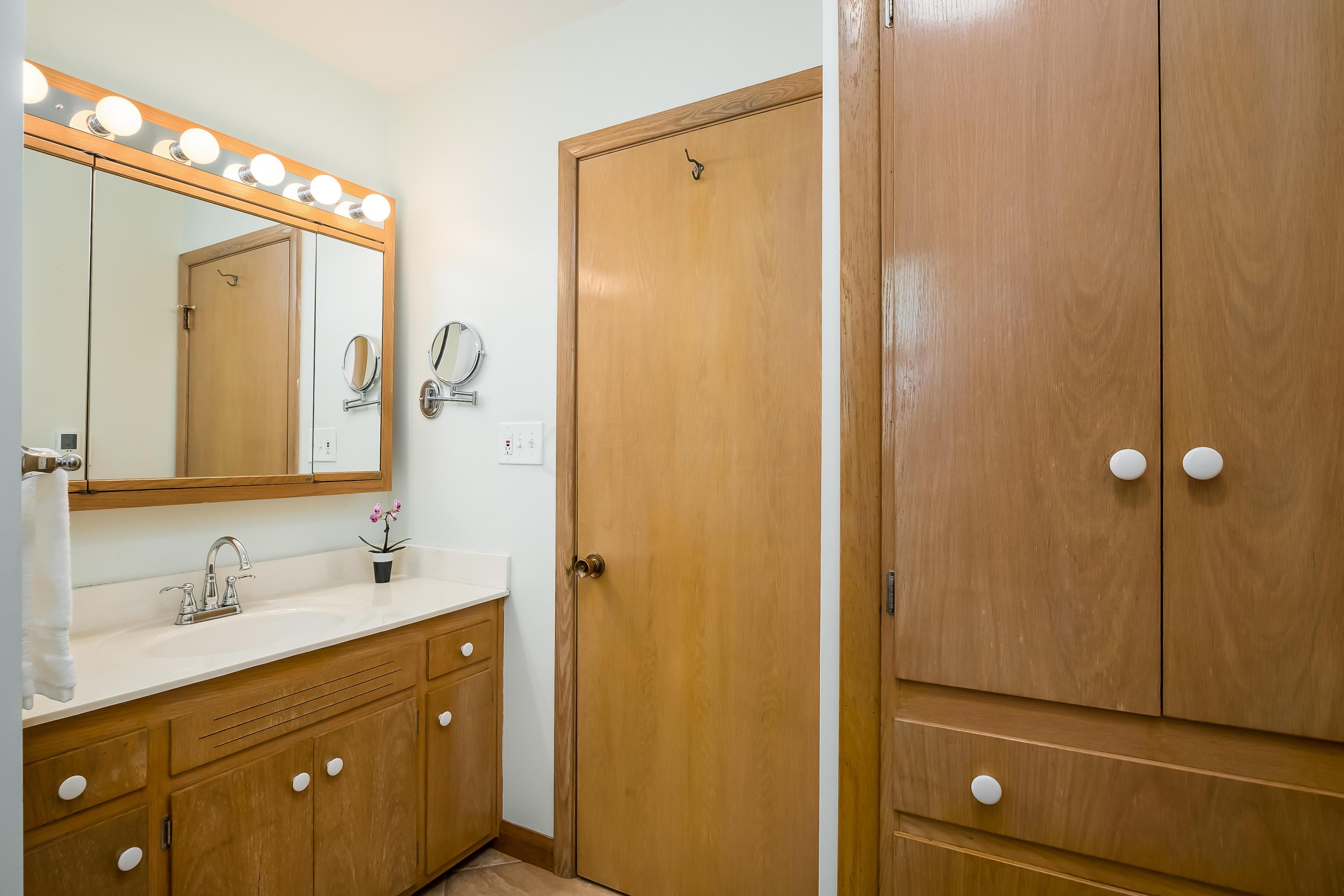3030 Sudbury Road Columbus, OH 43221 - Photo 38 of 71