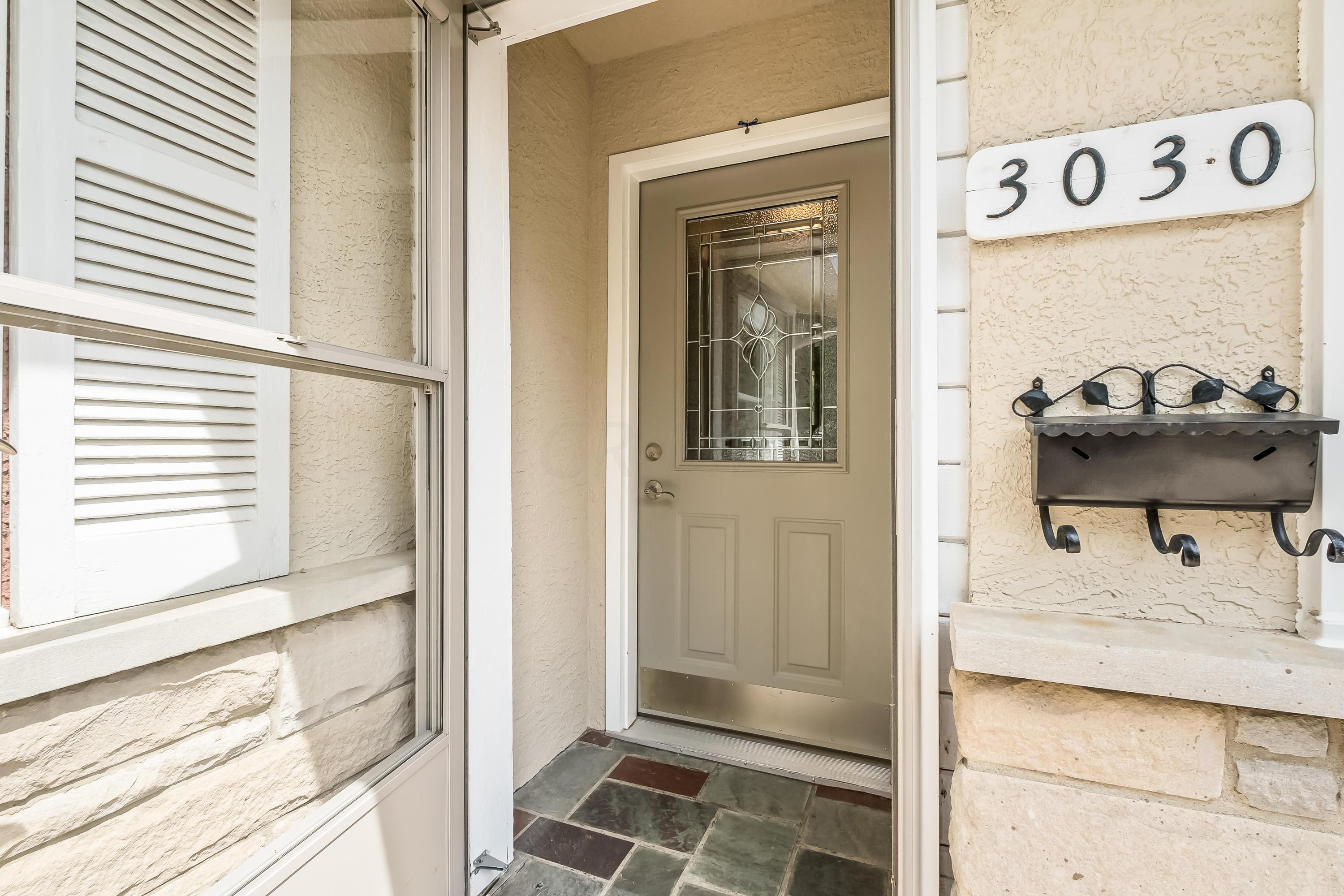3030 Sudbury Road Columbus, OH 43221 - Photo 4 of 71