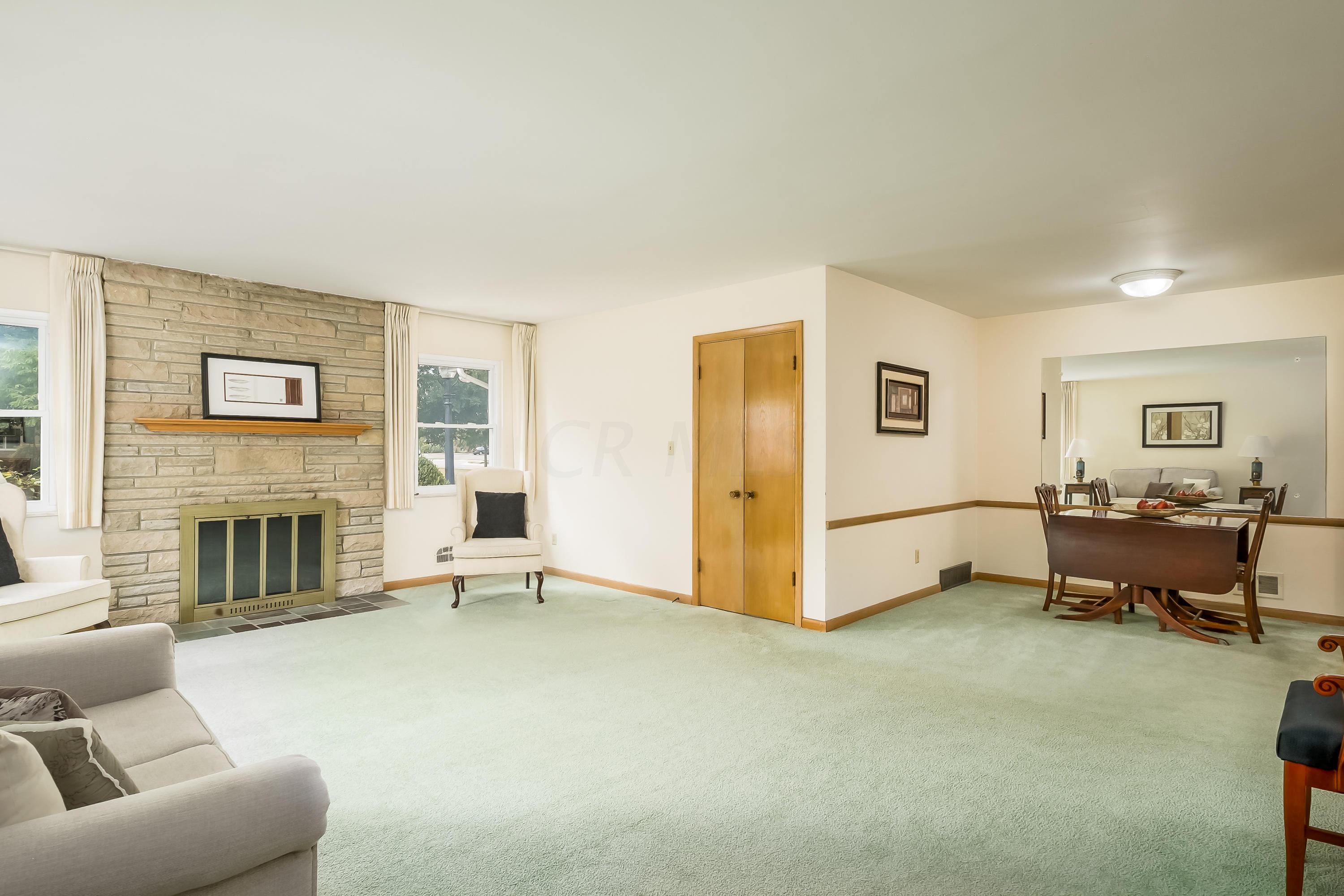 3030 Sudbury Road Columbus, OH 43221 - Photo 9 of 71