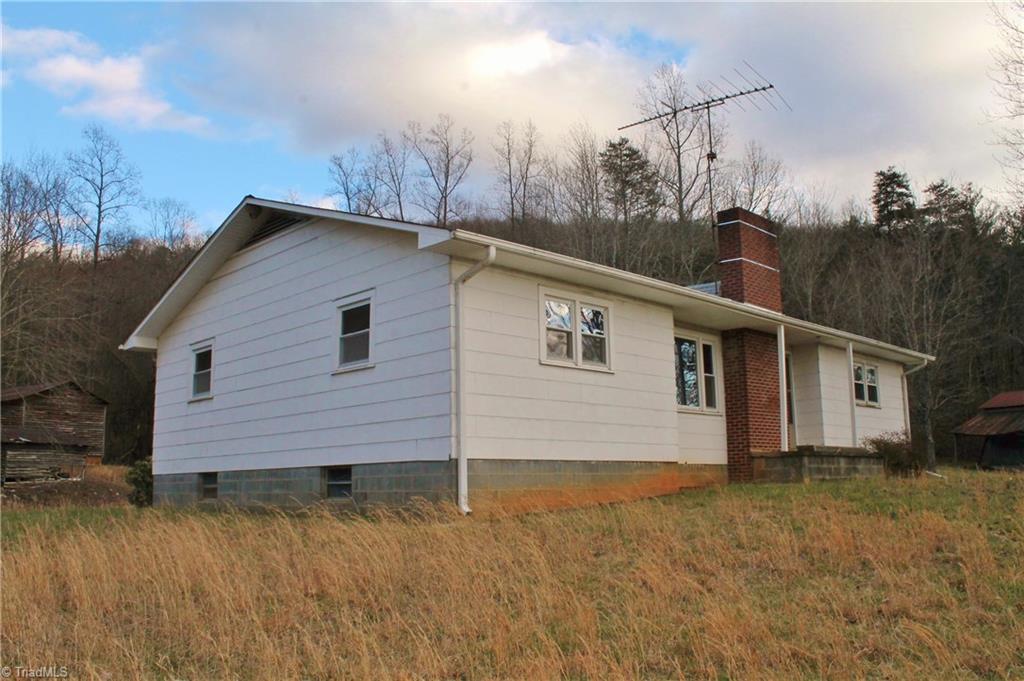 4440 T-Berry Road Jonesville, NC 28642 - Photo 4 of 7 Gallery Image 4