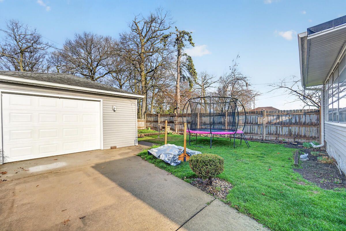 2600 Arthur Avenue Racine, WI 53405 - Photo 18 of 20 Garage