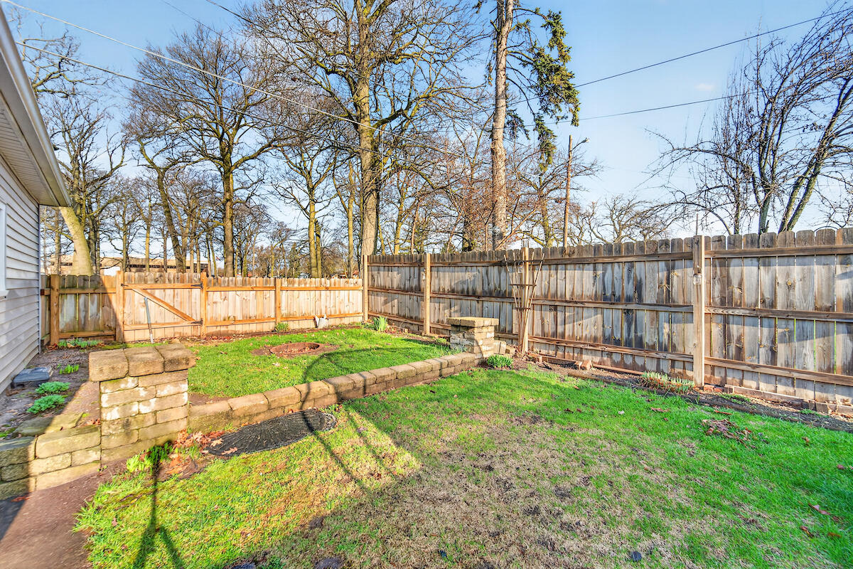 2600 Arthur Avenue Racine, WI 53405 - Photo 19 of 20 Yard2