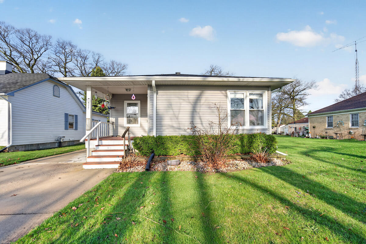 2600 Arthur Avenue Racine, WI 53405 - Photo 2 of 20 Front2