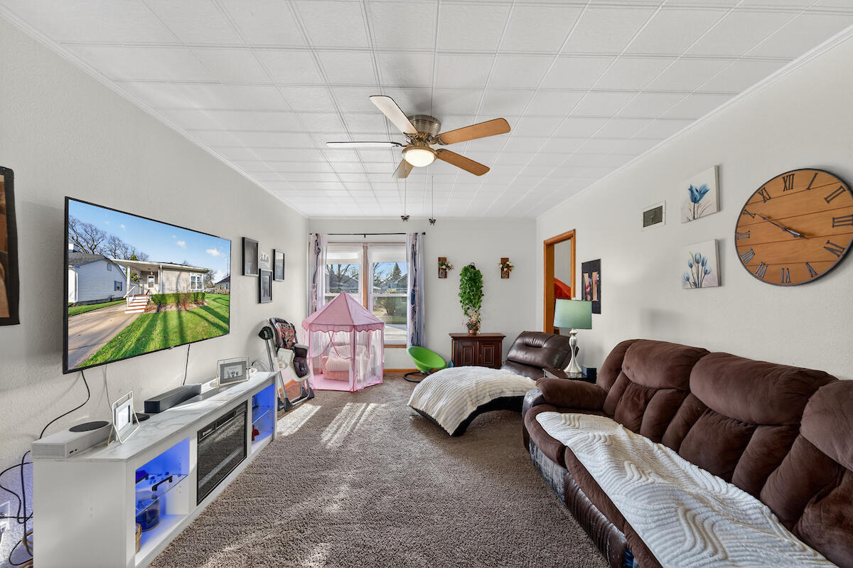 2600 Arthur Avenue Racine, WI 53405 - Photo 5 of 20 Living Room3