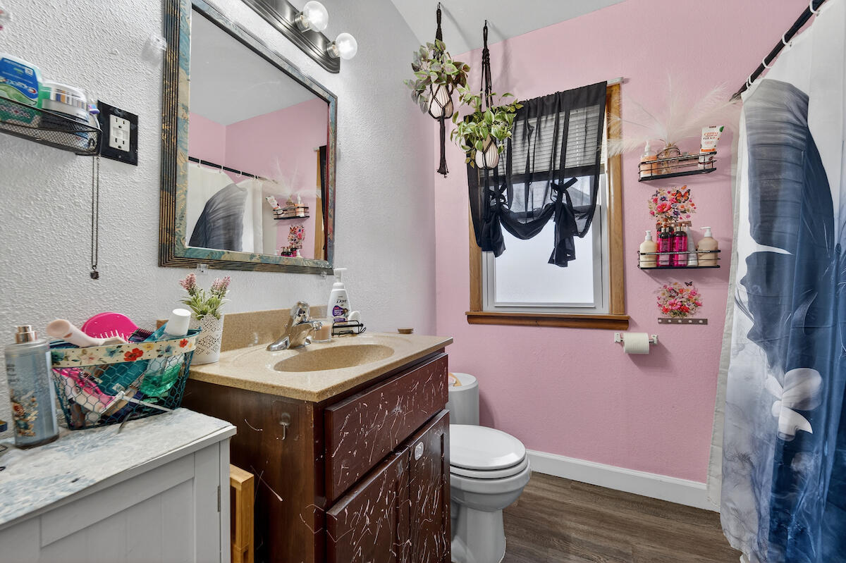2600 Arthur Avenue Racine, WI 53405 - Photo 9 of 20 Bath1