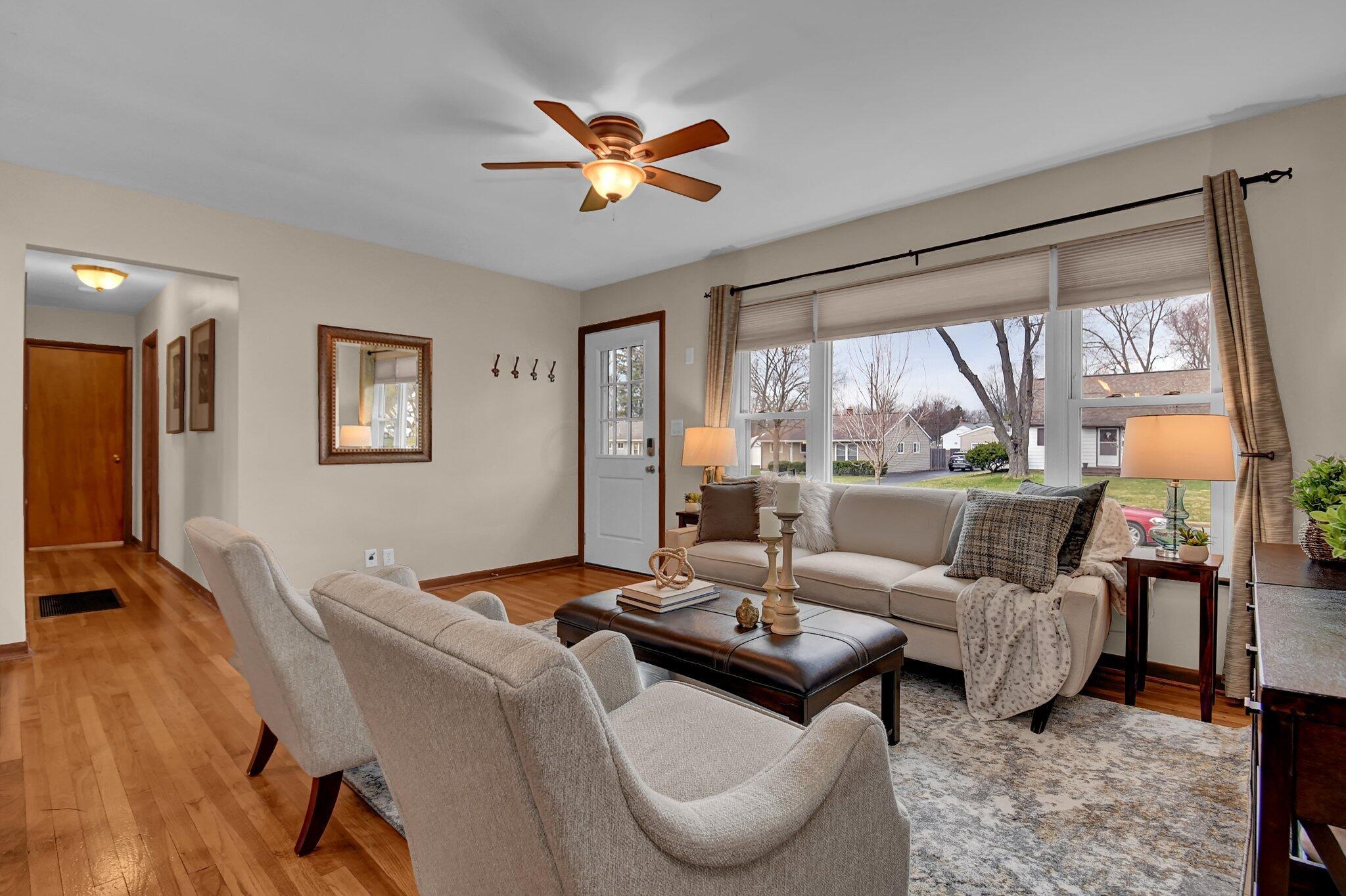 2437 Woodstock Road Columbus, OH 43221 - Photo 6 of 37 Living Room