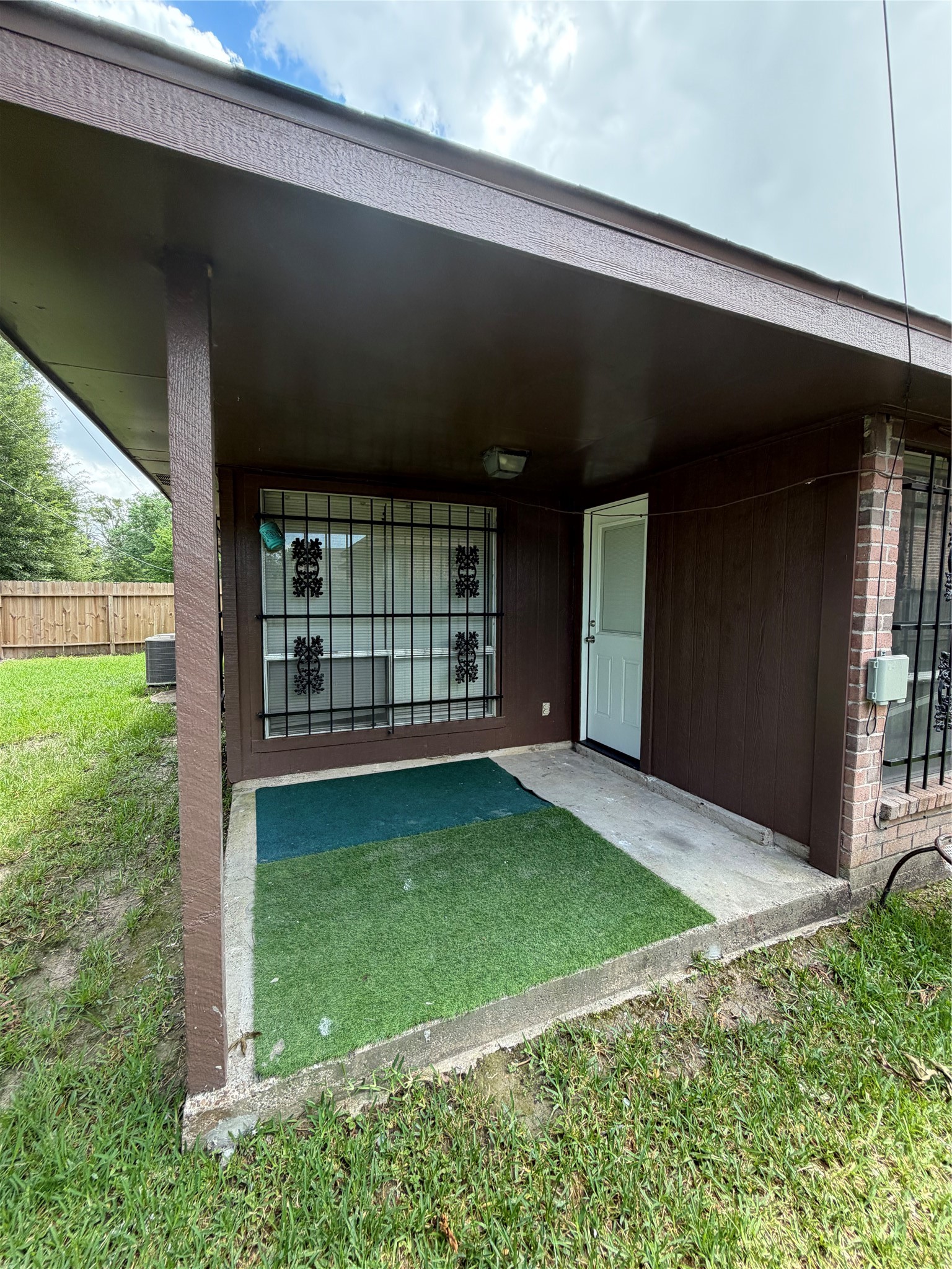 8662 Pearl Point Street Houston, TX 77044 - Photo 22 of 28 a view of backyard with hardwood