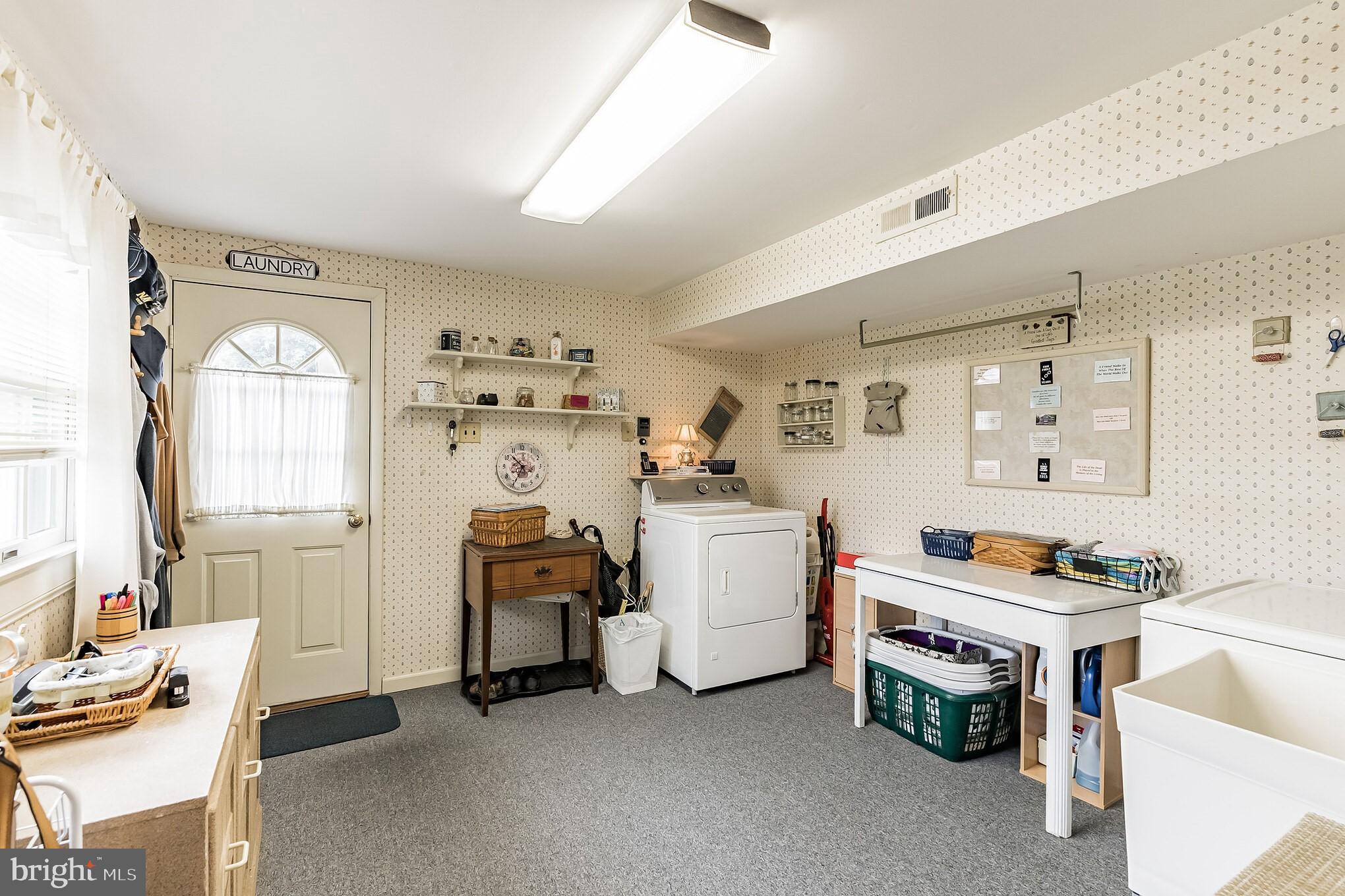 130 Iris Road Warminster, PA 18974 - Photo 12 of 29 Gallery Image 12