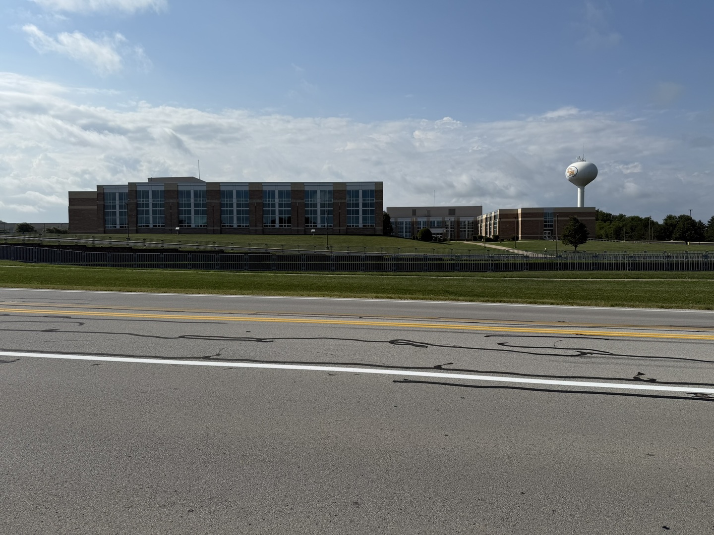 1404-apx) West Exchange Street Crete, IL 60417 - Photo 9 of 22 a view of building and city view