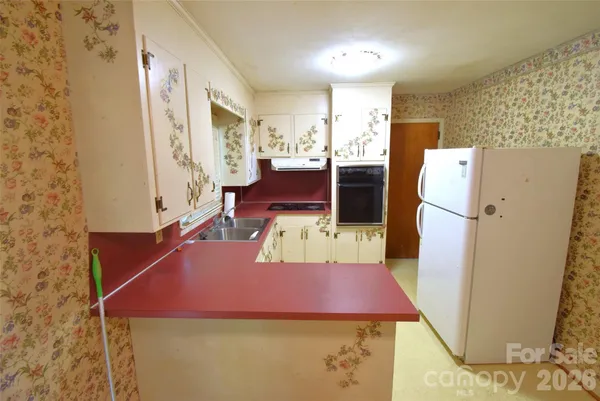 a view of kitchen with washer and dryer
