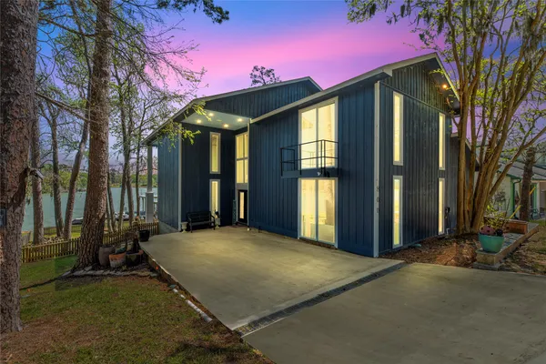 $849,000 | 800 Northwood Drive, Point Blank, TX 77364