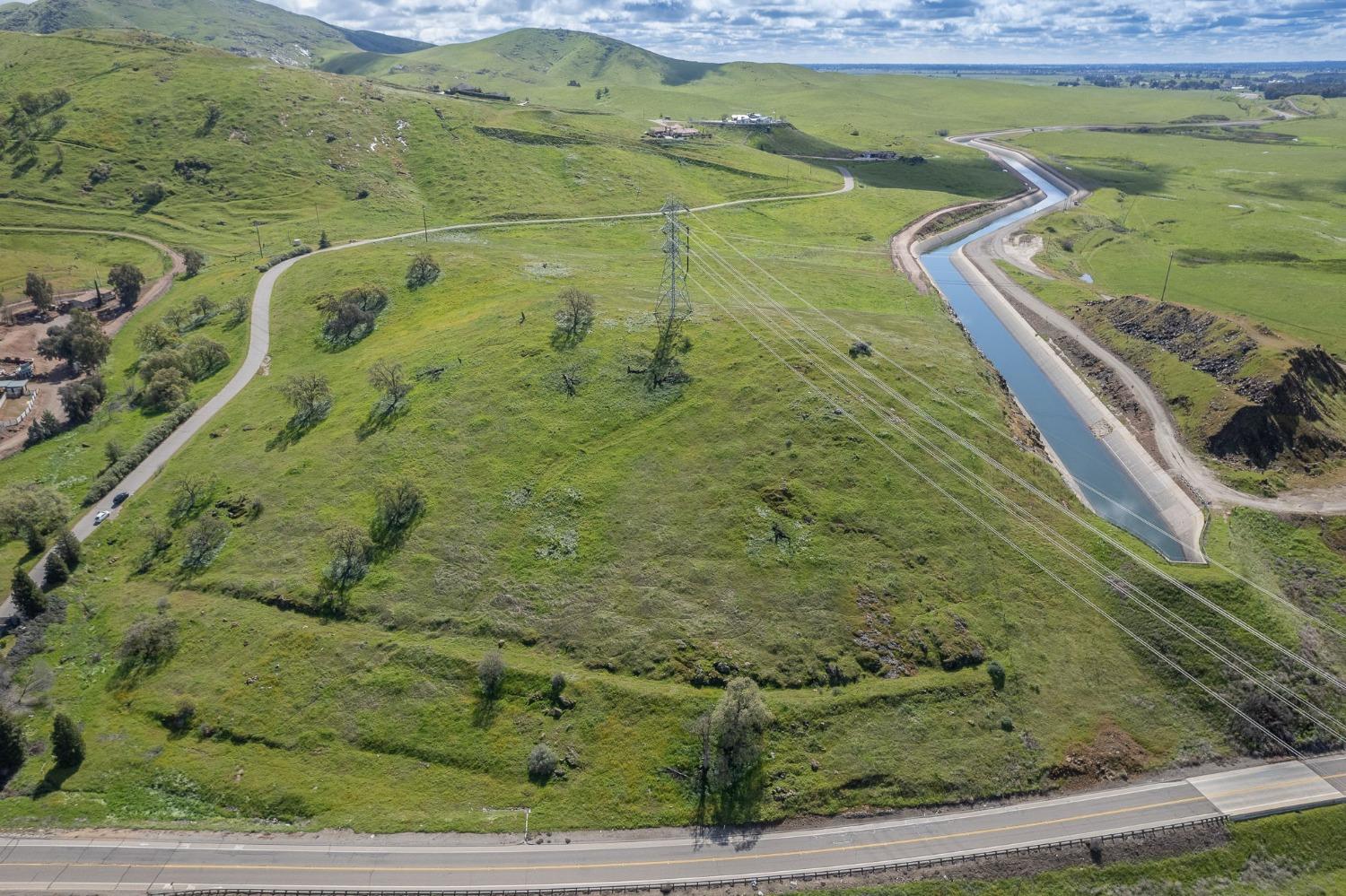 1 Summit Mountain Road Clovis, CA 93619 - Photo 2 of 13 a view of a swimming pool