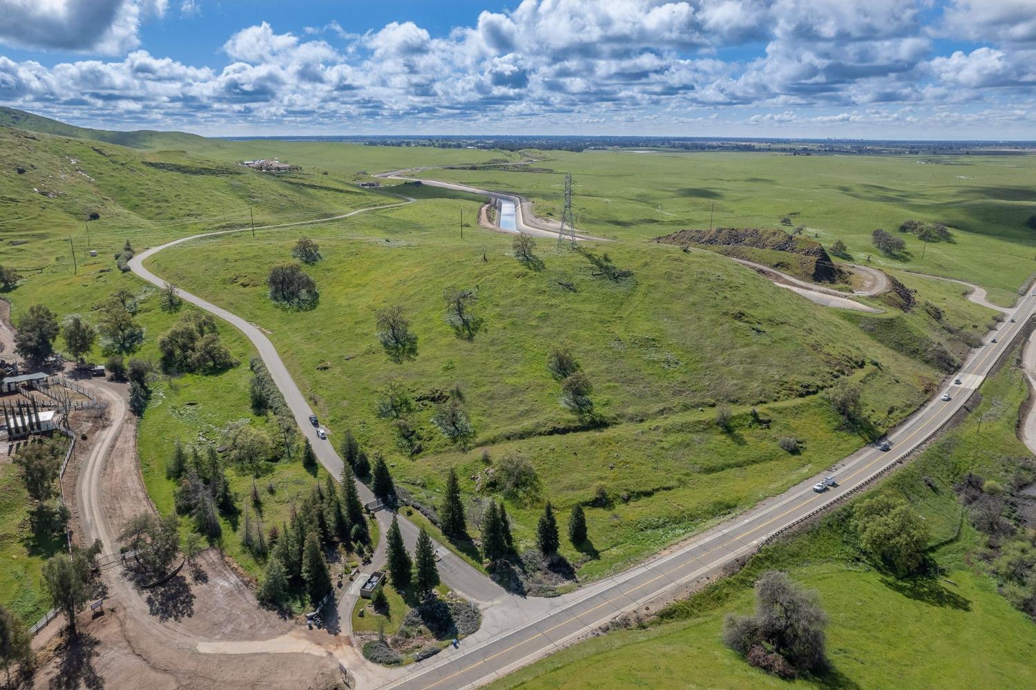 1 Summit Mountain Road Clovis, CA 93619 - Photo 6 of 13 a view of a swimming pool with a yard