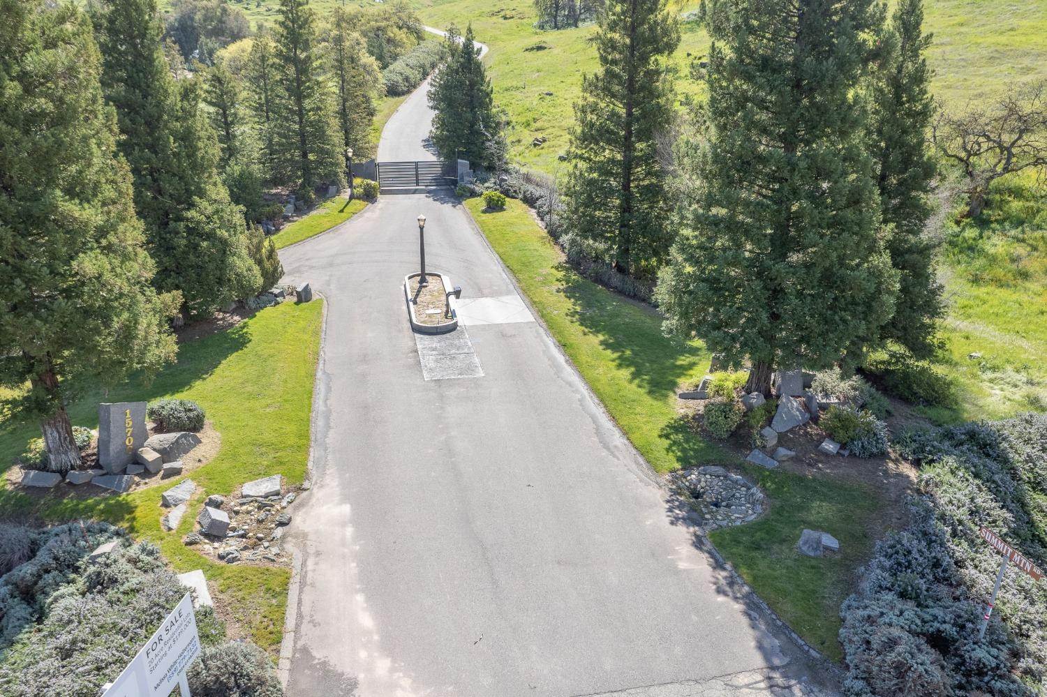1 Summit Mountain Road Clovis, CA 93619 - Photo 10 of 13 a view of swimming pool with a yard