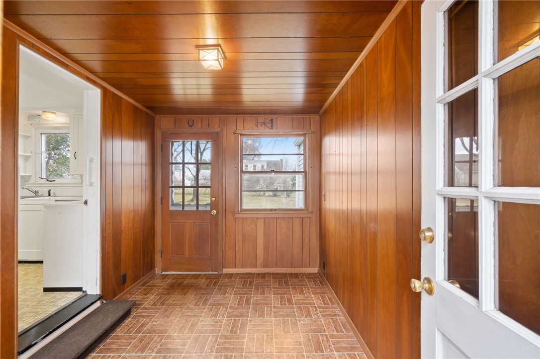 78 Edgehill Road Warwick, RI 02889 - Photo 5 of 31