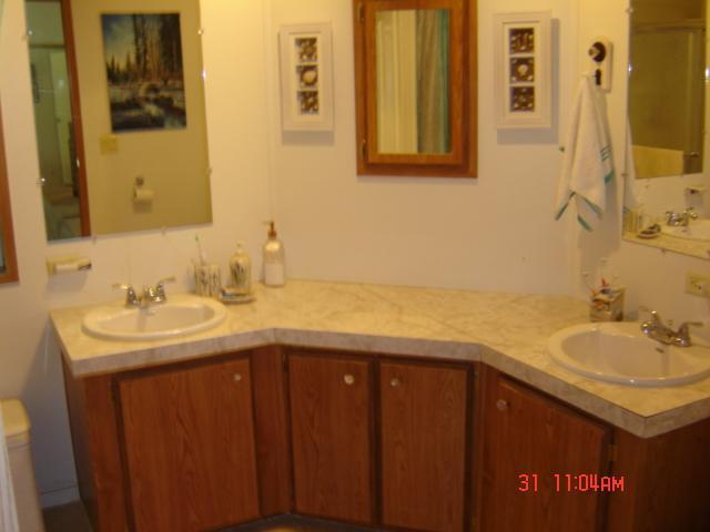 8401 Old Stage Road, Unit 55 Central Point, OR 97502 - Photo 12 of 18 Large open master bathroom with his and