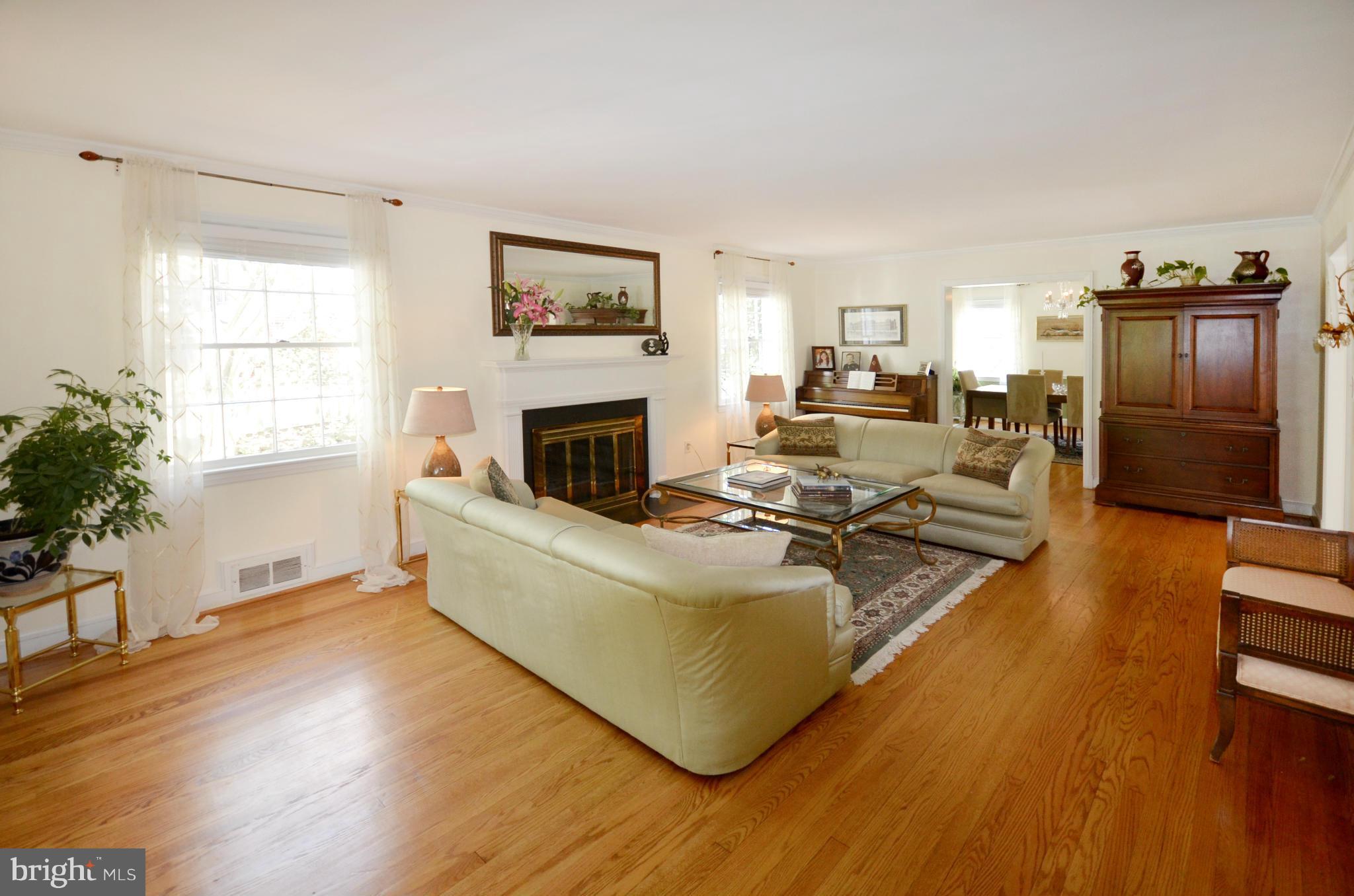 7601 Wyndale Road Chevy Chase, MD 20815 - Photo 4 of 29 Living Room