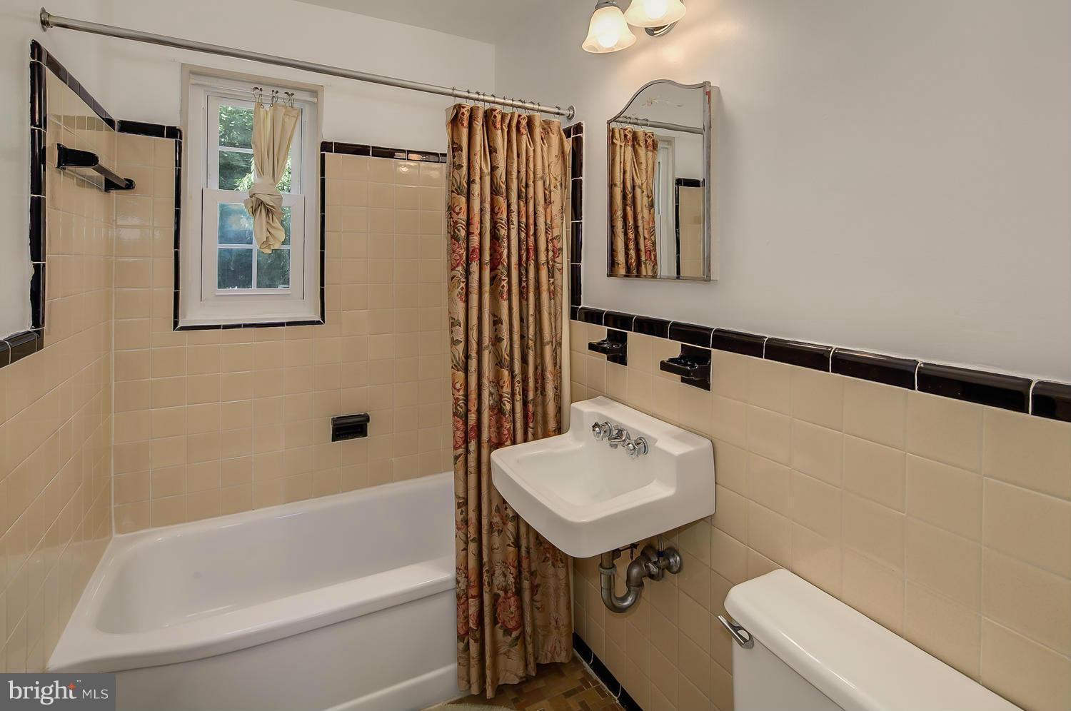 2717 Hardy Avenue Silver Spring, MD 20902 - Photo 15 of 30 Bath