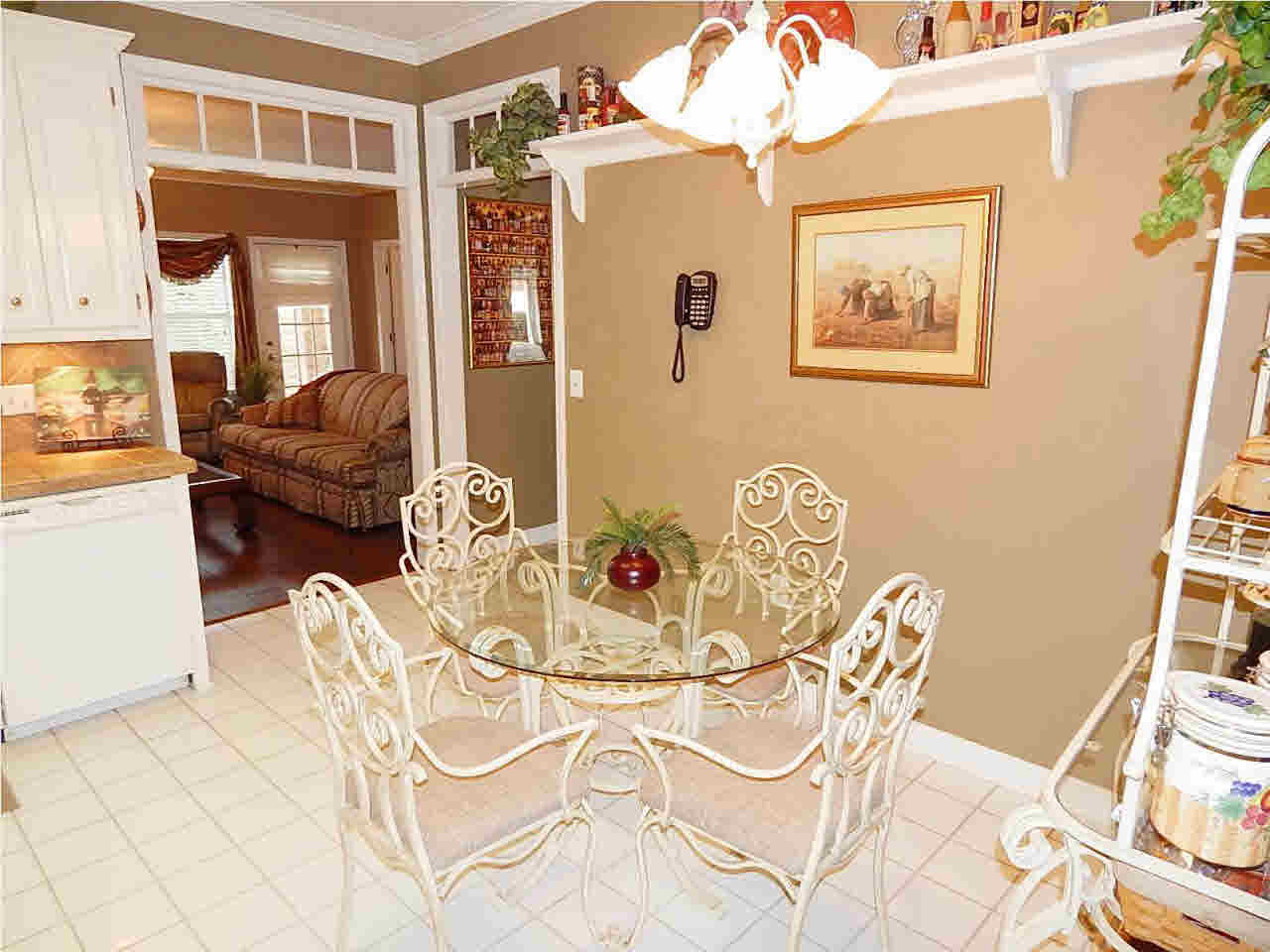 107 Springtree Drive Brandon, MS 39042 - Photo 9 of 24 Breakfast area in kitchen